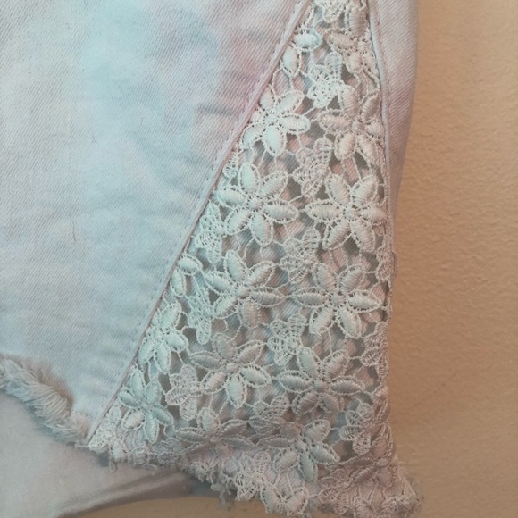 Size 16 white torrid jean shorts - Picture 3 of 4